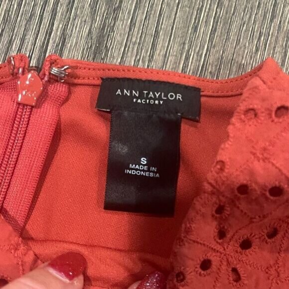 Ann Taylor Factory Orange Eyelet High Scoop Neck Peplum Tank Top Size S - Picture 2 of 4